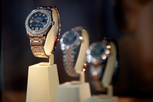 Baza: у школьника в Москве украли часы Rolex за 1,5 миллиона рублей
