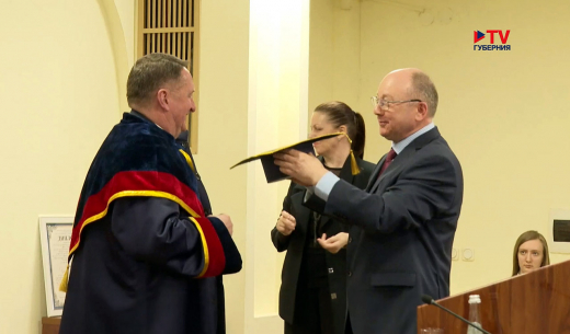 Выдающийся воронежский кардиохирург стал Почётным доктором ВГУ