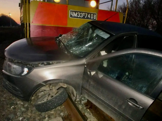 Подозрительную деталь заметили воронежцы в смертельном ДТП с тепловозом