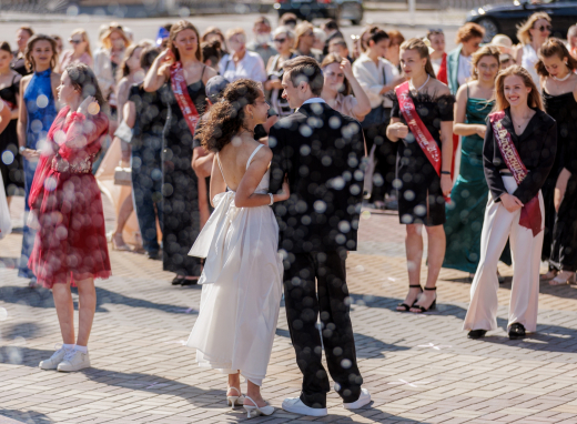 Минпросвещения: Выпускные в российских школах пройдут 27 июня