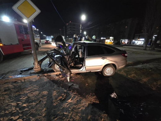 От машины осталась половина: в страшном ДТП в Воронеже погиб молодой водитель