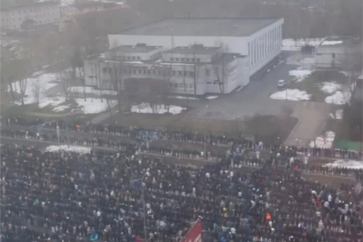 Массовую молитву мусульман в Ураза-байрам в Москве сняли на видео