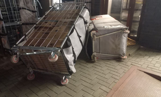 Сильный ветер опрокидывал в Воронеже урны и оставленные без присмотра грузы