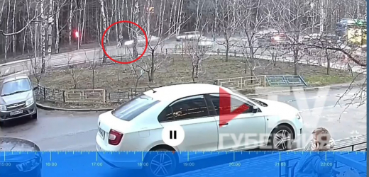 Людей разбросало на дороге: легковушка снесла питбайк в Воронеже