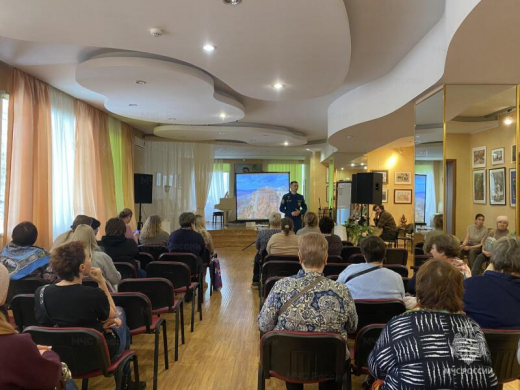 В Чехове сотрудники МЧС России провели инструктаж для социальных работников