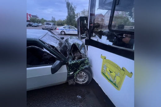 17-летняя девушка пострадала в ДТП с автобусом на воронежском перекрёстке