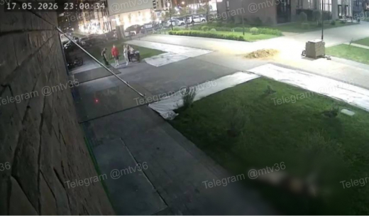 Тело несовершеннолетней нашли под окнами дома в Воронеже