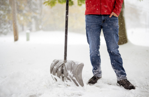 Воронежцы смели лопаты из хозяйственных магазинов