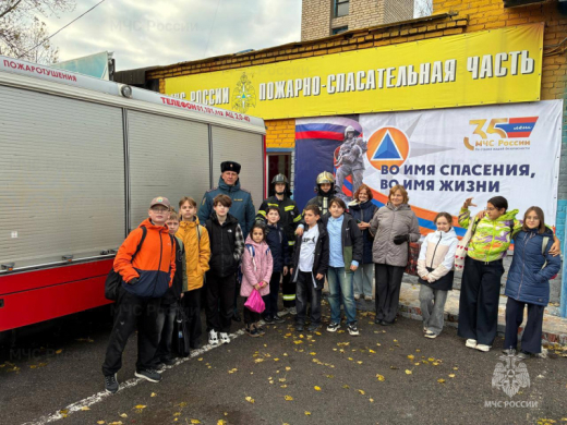 В Наро-Фоминске сотрудники МЧС России провели экскурсию в пожарную часть