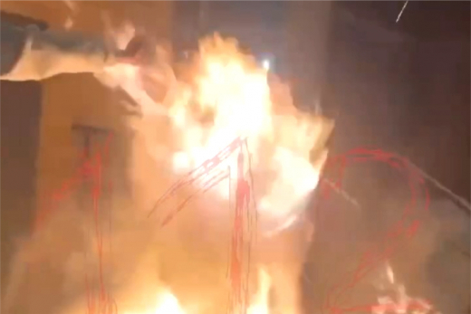 Подростки едва не сожгли подругу во время поздравления с днем рождения