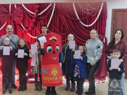 Инспекторы ГПН проводят профилактическую работу на новогодних мероприятиях