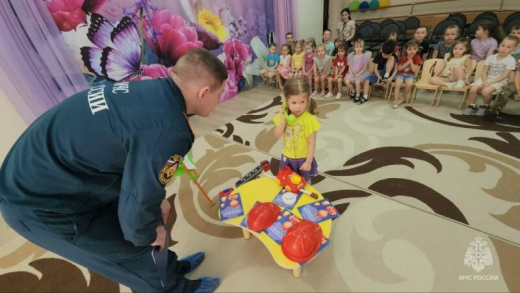 Сотрудники МЧС России провели для зарайских дошкольников уроки безопасности