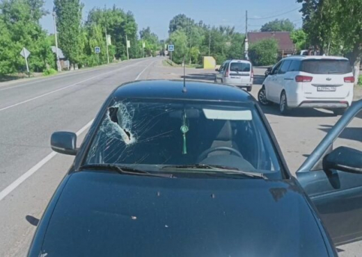Осколок тормозного барабана фуры пробил лобовое стекло легковушки в Воронежской области