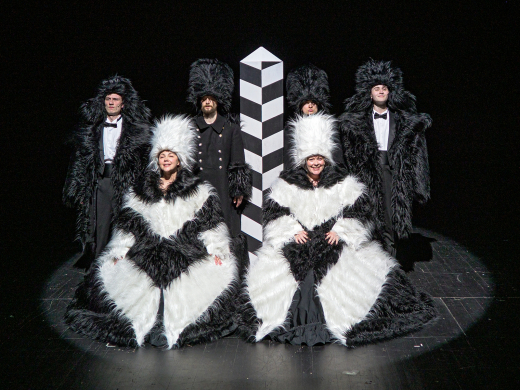 Гоголь в плену у Шекспира: в Камерном театре состоялась премьера спектакля «Ревизор 2.0»