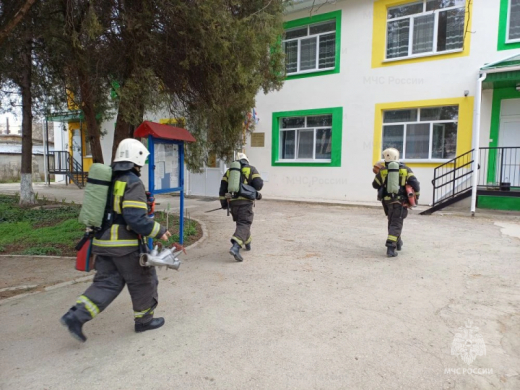 В Красногвардейском районе огнеборцы тушили «условный пожар» в детском саду