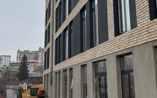 После сохранения разрешения на стройку клубного дома в центре Воронежа Аллен Саркисян хочет узаконить в нем коммерческие помещения