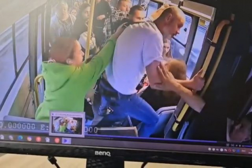 Неадекват набросился на водителя автобуса, ехавшего из Воронежа в Новую Усмань