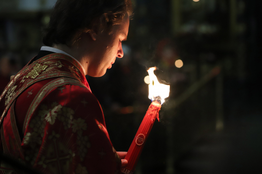 Фонд Андрея Первозванного доставил в храм Христа Спасителя Благодатный огонь