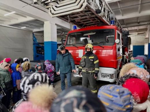 Маленькие исследователи в гостях у настоящих героев: воспитанники детского сада посетили пожарную часть Наро-Фоминска
