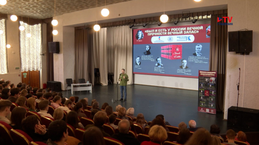 Актёр Дмитрий Певцов привёз в Воронеж уникальный проект