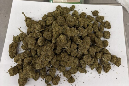 Таможенники в Шереметьево нашли банку с марихуаной в багаже пассажирки из Китая