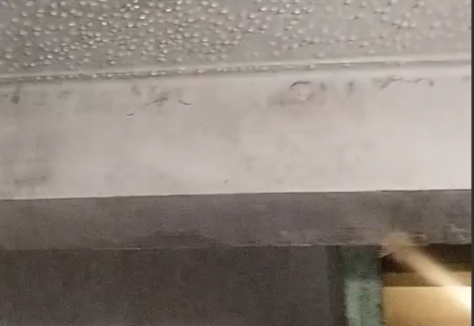 «Все плевать хотели на нас!»: воронежская пятиэтажка превратилась в баню с искрящимися выключателями