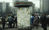 «Классно было — не то слово, я с ножом на работу ездил». В соцсетях поспорили о 1990-х: любить их или ненавидеть?