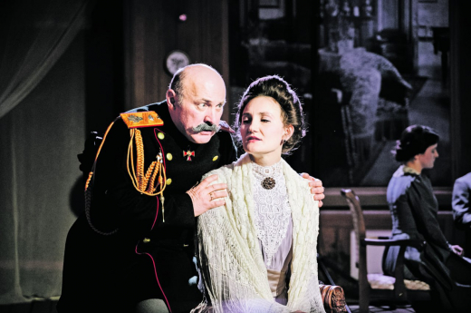 Действие на расстояние вытянутой руки: как проходят иммерсивные спектакли во Дворце Ольденбургских