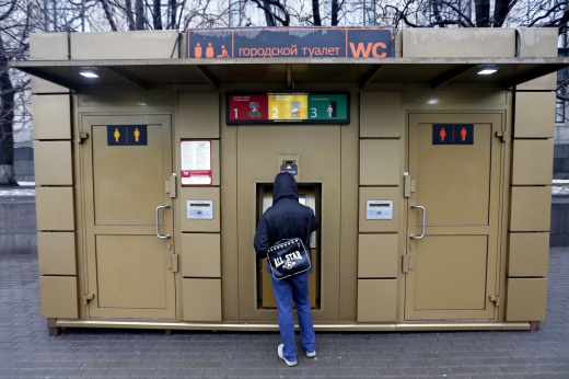 Из-за отключений интернета в центре Москвы появилась проблема с туалетами