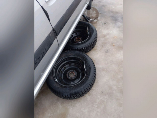 Автосервисы ликуют: минимум пять машин лишились колёс в подводной ловушке в селе под Воронежем