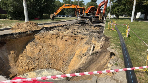 Работы на месте провала на улице Циолковского в Воронеже затягиваются