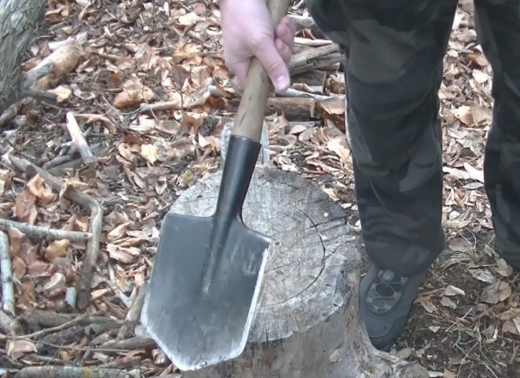 Таксист проломил сапёрной лопаткой череп клиентке в Воронеже