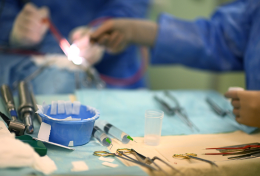 В Москве врачи извлекли из прямой кишки мужчины толкушку для картофеля