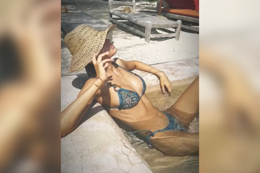 24-летняя модель Алеся Кафельникова поделилась видео в бикини из бассейна