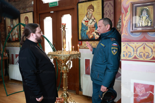 Сотрудники МЧС России обеспечaт безопасность Рождественских служб в храмах Крымa