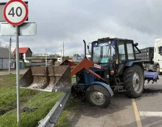 Трактор сбил пешехода из-за отскочившего колеса на трассе «Дон» под Воронежем