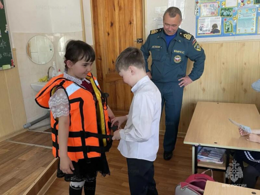 Открытые уроки по безопасности на водных объектах в школах Крыма