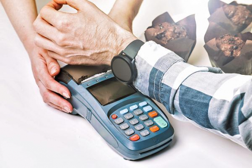 Доля безналичных платежей в российской экономике и популярность платежных QR-кодов выросла