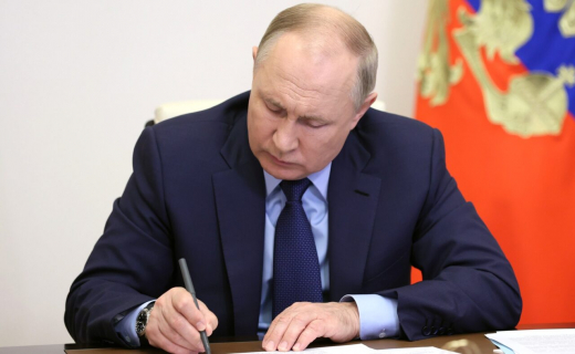 Владимир Путин присвоил звание Героя Труда воронежскому токарю