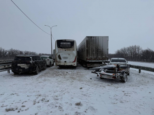 15 машин столкнулись на трассе М-4 «Дон» в Воронежской области