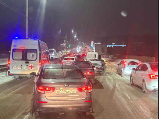 Многокилометровые пробки парализовали Воронеж 18 февраля