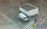 В Москве на улице Берзарина автомобиль сбил двух детей на электросамокате