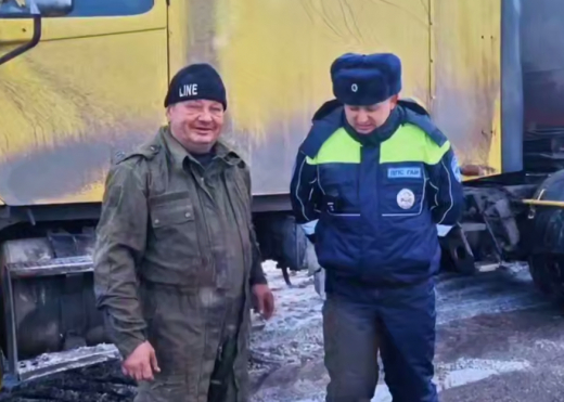 Остановили трактор и вытащили грузовик: дорожная полиция помогла дальнобойщику в Воронежской области