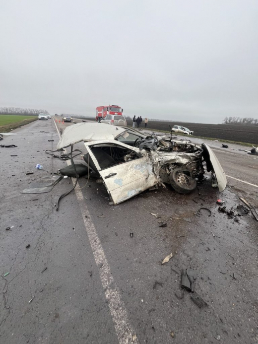 «Ладу Калину» разорвало пополам после страшного ДТП в Воронежской области