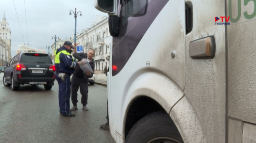 В Воронеже автоинспекторы отслеживают нарушения водителей маршруток, применяя конспирацию