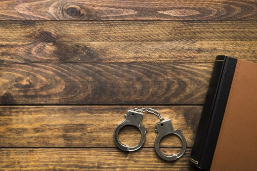 Воронежский суд оставил в СИЗО мать, запершую 3-летнюю дочь без еды и воды
