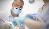 Стоматолог развеял связанные с имплантами страхи россиян