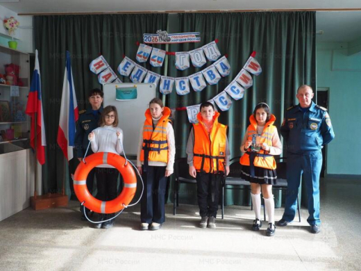 Знания спасают жизнь: уроки безопасности от сотрудников ГИМС МЧС России