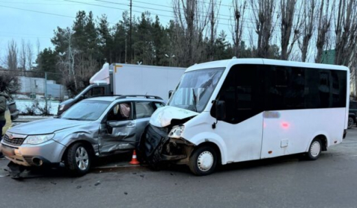 Несовершеннолетняя пассажирка автобуса пострадала в ДТП с иномаркой в Воронеже