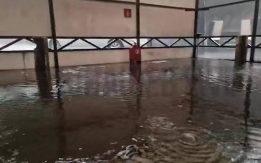 В Государственной думе из-за сильных ливней затопило курилку
